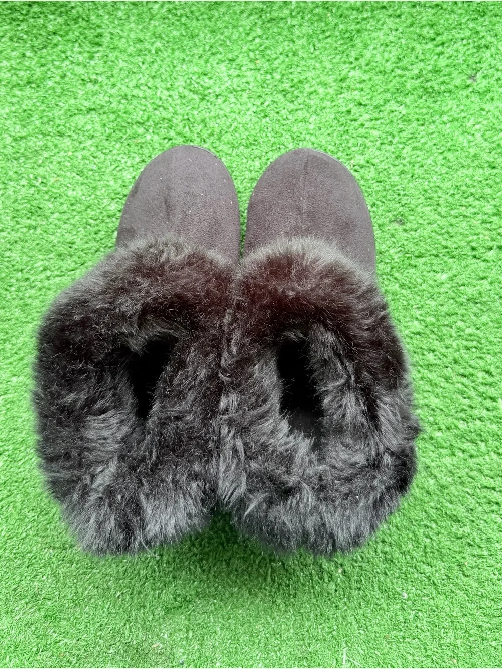 Isotoner Black Faux Suede Plush Faux Fur Bootie Slippers Women's US 7.5 – 8